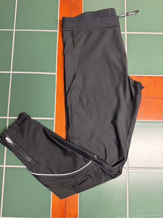 Victoria Sport Pants - Victoria Sport Black Leggings with Back Zip Pocket size Large